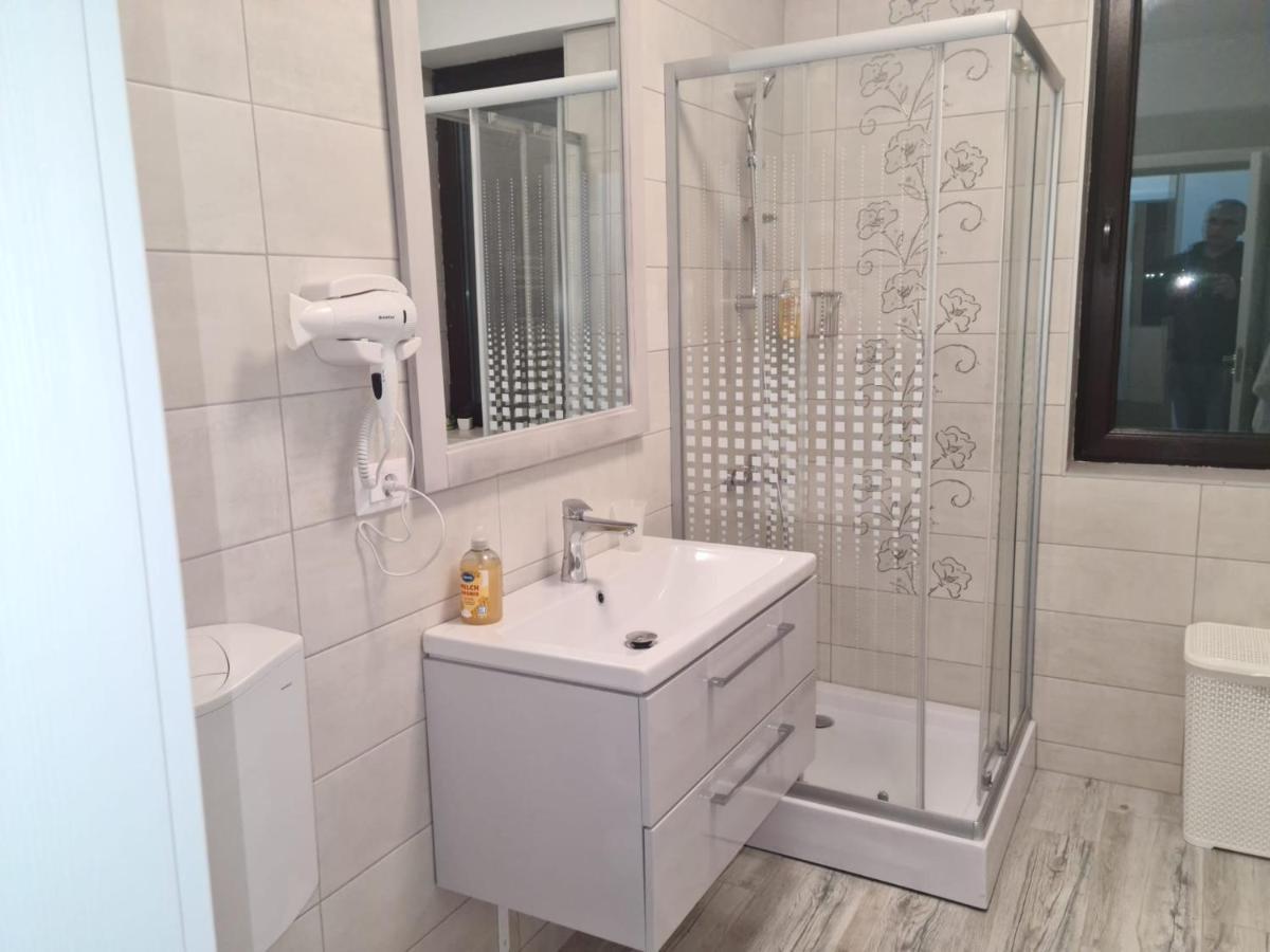 Apartament David Râmnicu Vâlcea エクステリア 写真