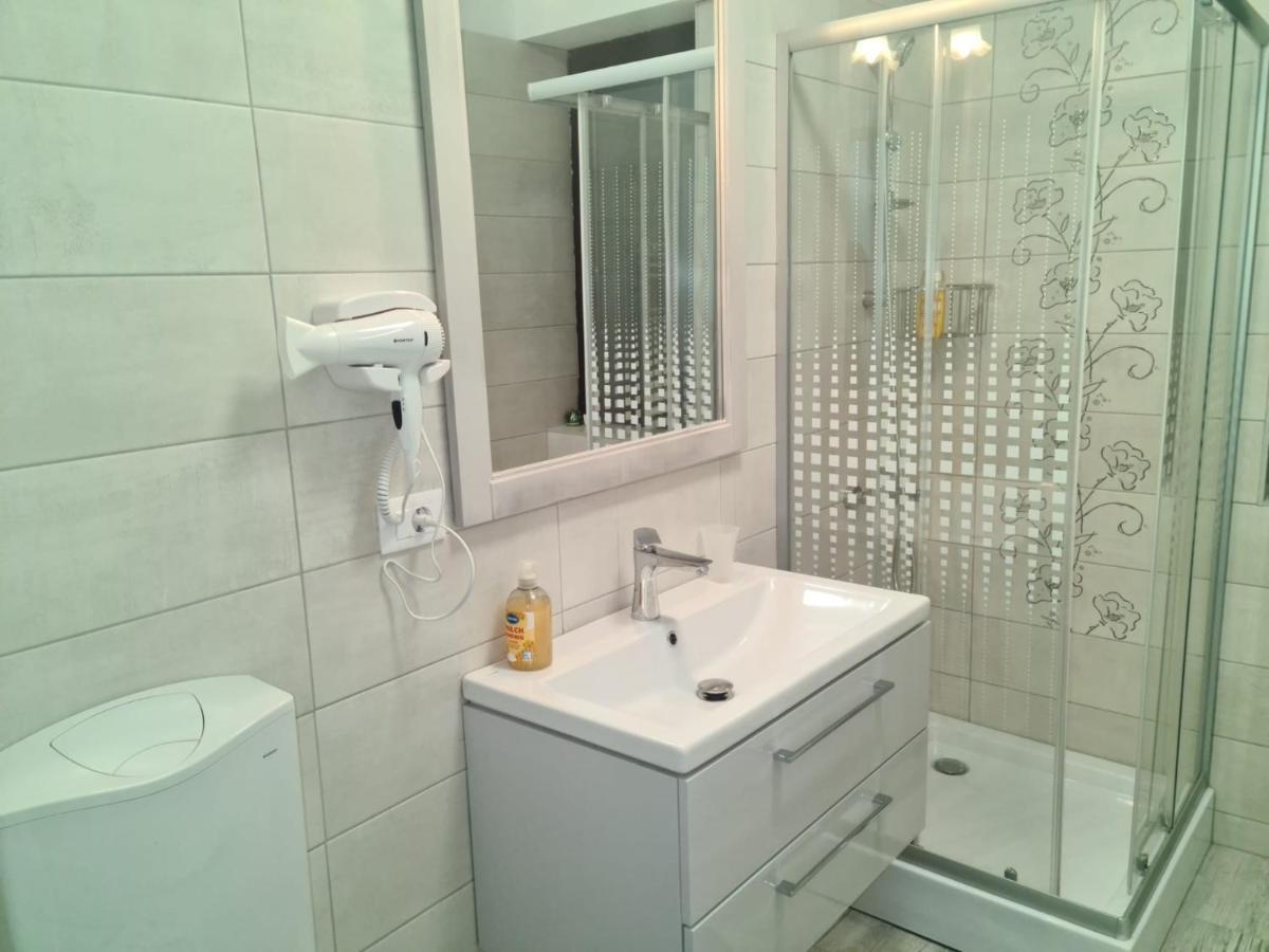 Apartament David Râmnicu Vâlcea エクステリア 写真