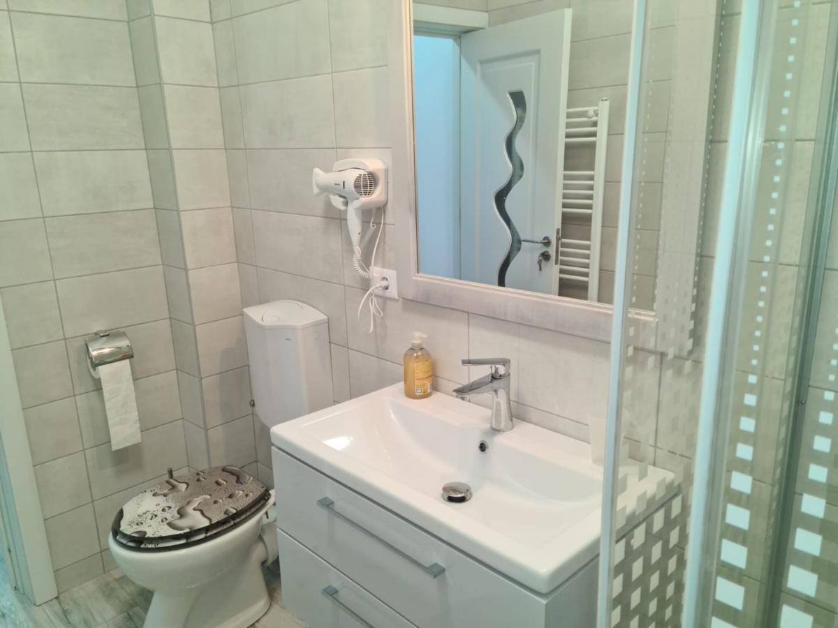 Apartament David Râmnicu Vâlcea エクステリア 写真