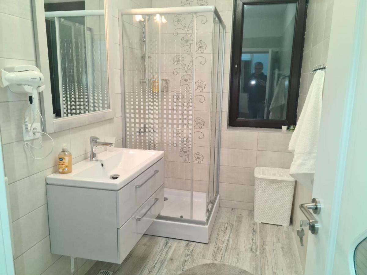 Apartament David Râmnicu Vâlcea エクステリア 写真