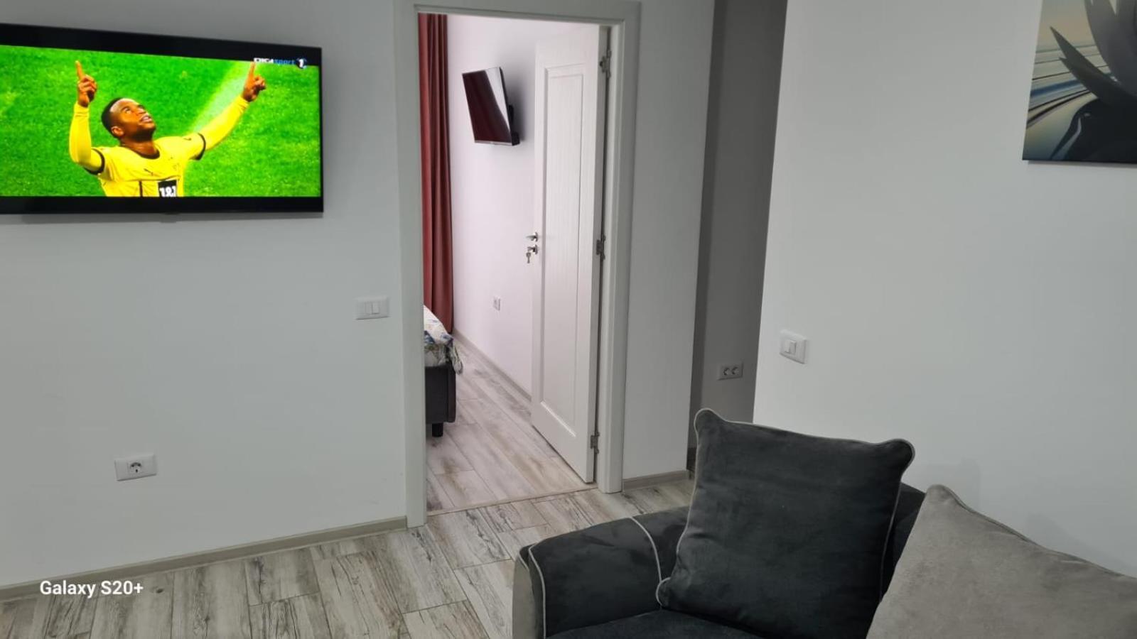 Apartament David Râmnicu Vâlcea エクステリア 写真