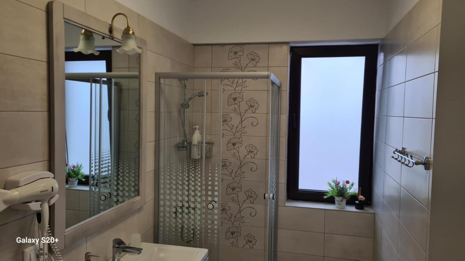 Apartament David Râmnicu Vâlcea エクステリア 写真