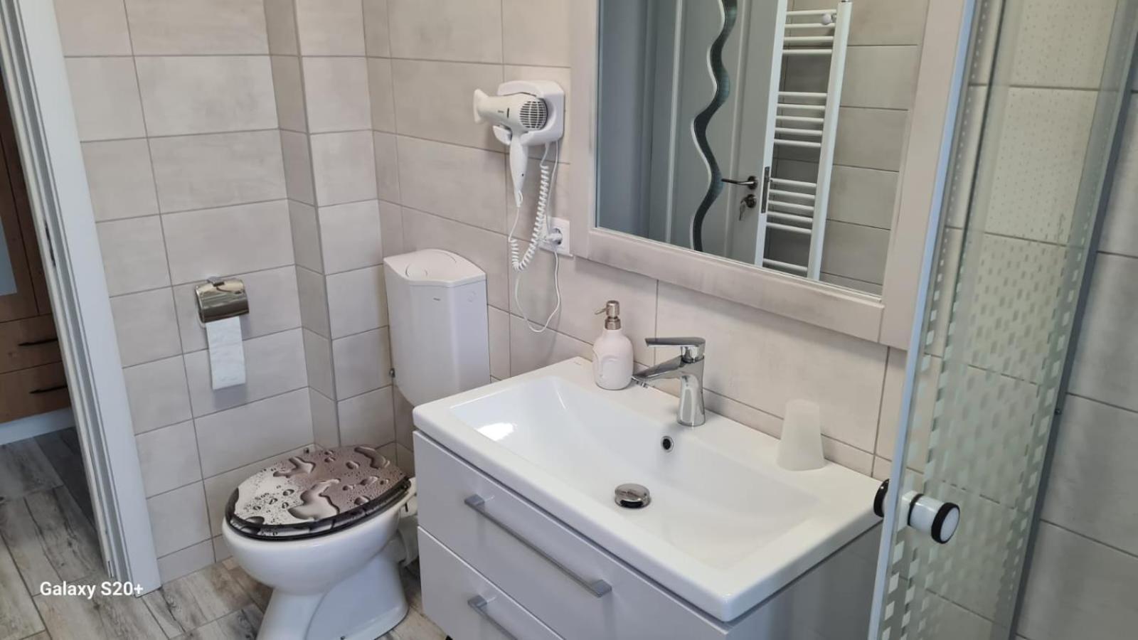 Apartament David Râmnicu Vâlcea エクステリア 写真