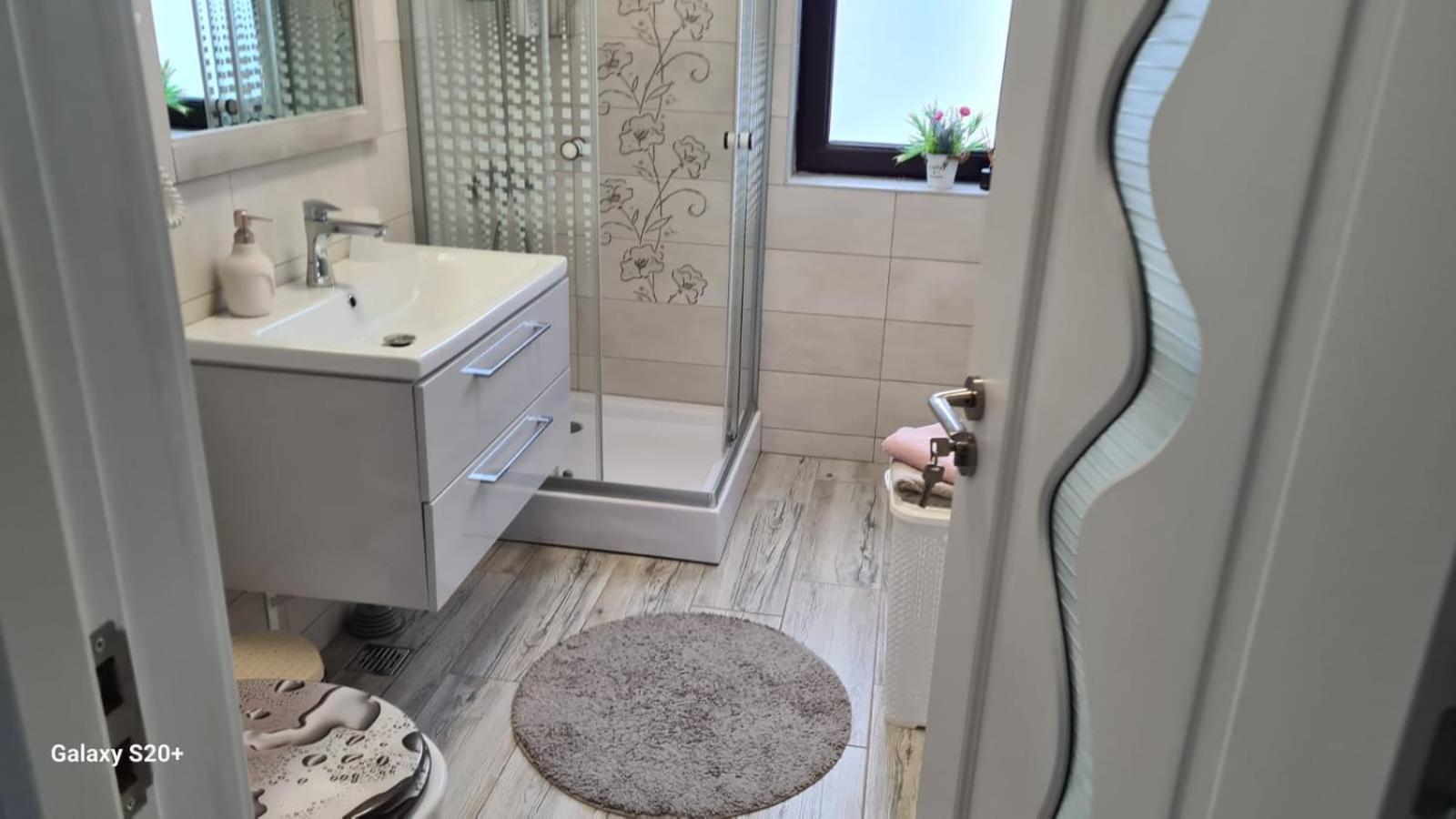 Apartament David Râmnicu Vâlcea エクステリア 写真